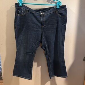 Old Navy like new size 22 denim capri jeans. Skinny dark rinse